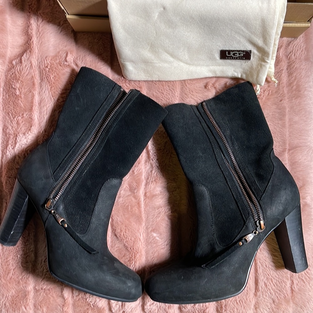 UGG Athena- Black. Size 7